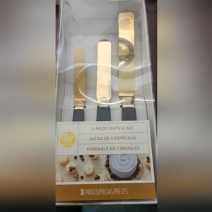 Wilton Gold and Black 3-Piece Spatula Set